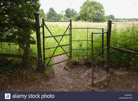 Download this stock image: A kissing gate, designed to prevent cattle passing whilst allowing people through - by the Sandwalk at Darwins' Down House. UK. - CWXH0T from Alamy's library of millions of high resolution stock photos, illustrations and vectors. Deer Fence Garden Gate, Metal Farm Gates Country Living, Kissing Gate, Metal Walk Through Gate, Sheep Jumping Over Fence, House Uk, Deer Fence, Barn Plans, Gate Design