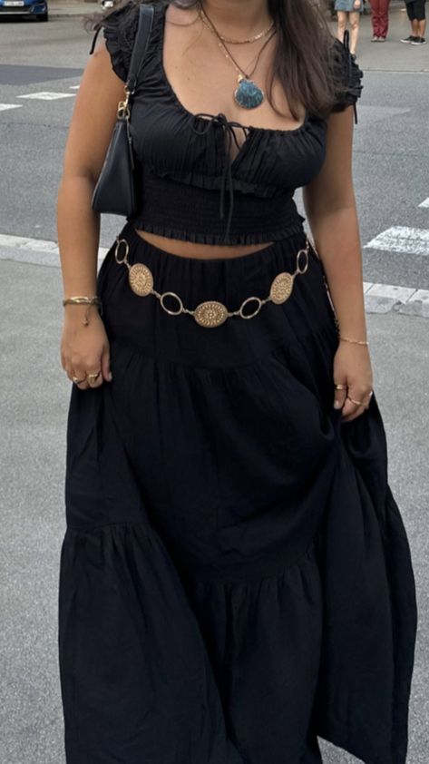 Festival Outfit For Cold Weather, Fashion For Curvy Figures, Boho Black Skirt Outfit, Black Skirt Boho Outfit, Whimsical Style Outfits Casual, Summer Outfit Inspo 2024 Midsize, Midsize Outfits Dress, Styling Black Midi Skirt, Casual Skirts Outfit