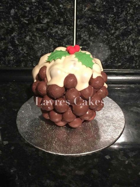 Terry's chocolate orange, malteasers, milk choc to bind and white choc to top. NOM NOM NOM Chocolate Christmas Pudding, Red Sugar, Xmas Treats, Orange Christmas, Chocolate Christmas, Piping Bag, Tin Foil, Xmas Food, Sugar Paste