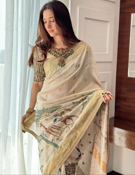 Classy Saree Look, Archana Jaju, Classy Saree, Simple Saree Designs, Silk Sarees Online Shopping, Design Saree, Latest Bridal Dresses, India Dress, Indian Saree Blouses Designs