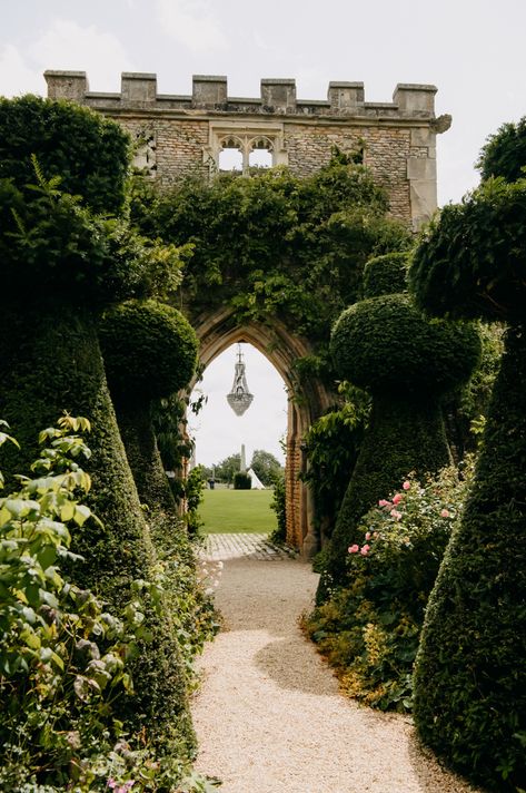 Euridge Manor summer wedding - London Wedding Photographer Wedding Manor House, England Countryside Wedding, Euridge Manor Wedding, Euridge Manor, Uk Wedding Venues, English Countryside Wedding, Champagne Pour, Manor House Wedding, Drinks Reception