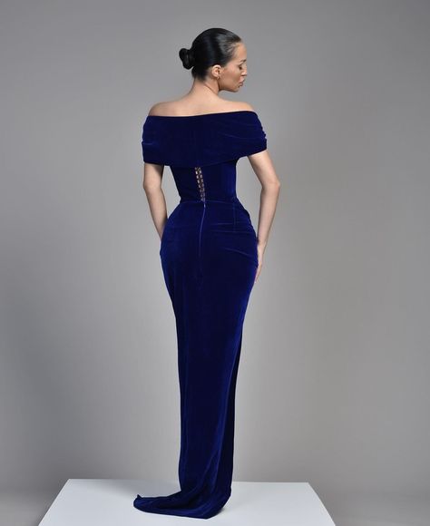 Dress For Red Carpet, Boujee Dresses, Royal Blue Evening Dress, Dresses Off Shoulder, Velvet Dress Long, Blue Evening Dresses, Navy Blue Wedding, Prom Party Dresses, Dress Design