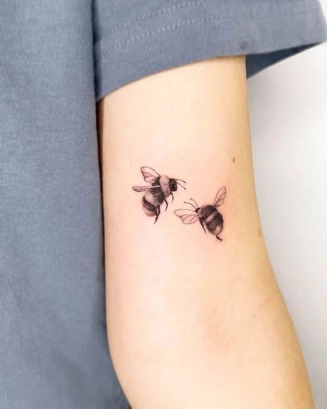 Bee Tattoo Meaning, Bee And Flower Tattoo, Queen Bee Tattoo, Small Bee Tattoo, Bee Tattoos, Honey Bee Tattoo, Bumble Bee Tattoo, Shoulder Blade Tattoo, Lavender Tattoo