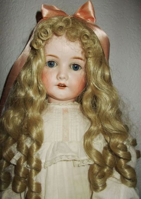 Antique Porcelain Dolls, Broken Doll, Haunted Dolls, Victorian Dolls, Guys And Dolls, German Dolls, Victorian Women, Old Dolls, Bisque Doll