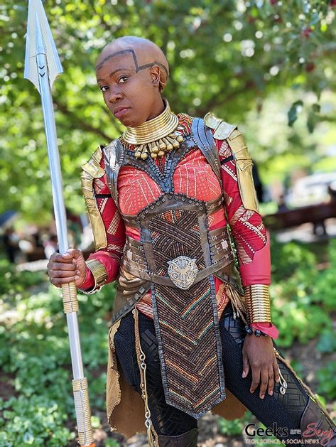 Montreal Comiccon 2022 Cosplay in Pictures [Gallery]Geeks are Sexy Technology News Nakia Black Panther, Panthers Outfit, Panther Costume, Black Panther Costume, Iconic Movie Characters, Movie Halloween Costume, Costume Africain, Black Panther 2018, Warrior Costume