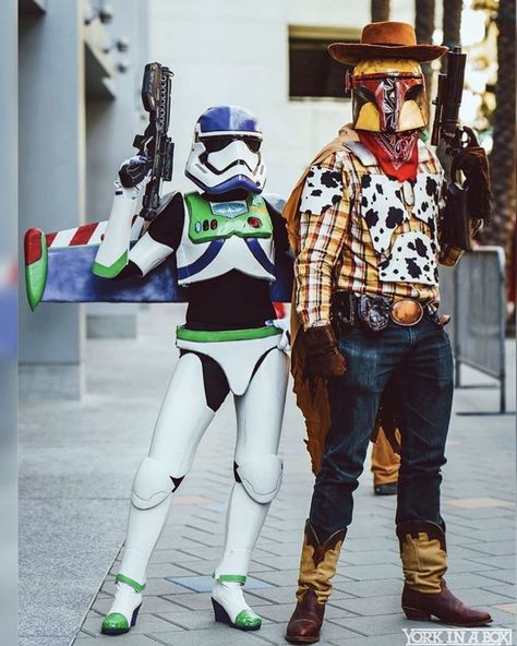 Characters Cosplay, Mandalorian Cosplay, Star Wars Quotes, Star Wars Facts, Star Wars Jokes, Star Wars Outfits, Star Wars Costumes, Star Wars Day, Disney Cosplay