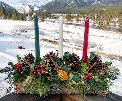 Yule Log Centerpiece Winter Solstice, Diy Yule Log, Yule Logs Decoration, Yule Witch, Wicca Holidays, Woodland Crafts, Log Centerpieces, Yule Logs, Log Ideas