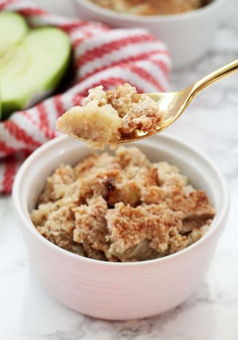 Paleo Apple Crisp (AIP & Nut Free) - Unbound Wellness Paleo Apple Crisp, Autoimmune Diet Recipes, Apple Pie From Scratch, Paleo Apple, Unbound Wellness, Gluten Free Bagels, Autoimmune Paleo Recipes, Gluten Free Ice Cream, Aip Paleo Recipes