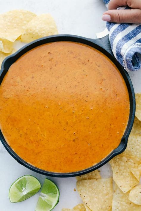 Chili’s Copycat Skillet Queso Skillet Queso Recipe, Skillet Queso, Hormel Chili, Super Easy Appetizers, Chipotle Chili Powder, Queso Recipe, The Recipe Critic, Recipe Critic, Mexican Spices