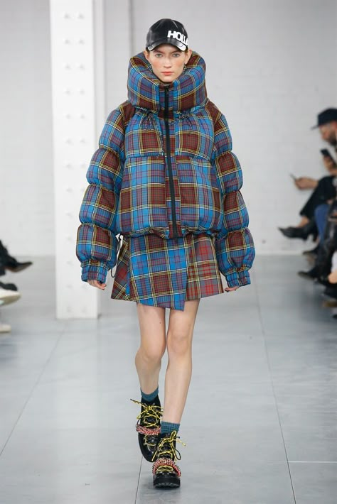 House of Holland Mode Tartan, Tartan Fashion, London Fashion Weeks, Fashion Week 2018, House Of Holland, Rich Girl, Fashion 2018, 가을 패션, Fashion Show Collection