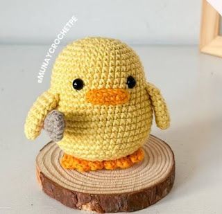 PATRONES AMIGURUMI GRATIS: PATRON GRATIS POLLO AMIGURUMI 63121 Crochet Penguin, Crochet Chicken, Diy And Crafts Sewing, Yarn Tail, Crochet Diy, Pink Yarn, Half Double Crochet, Sewing Patterns Free, Crochet Doll