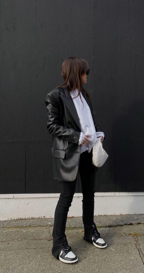 Dunks Outfit, Minimalism Style, Emma Rose, Looks Street Style, Fashion 2024, Street Style Inspiration, Blazer Outfits, Autumn Outfit, Looks Style