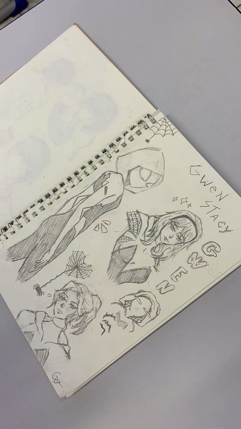 [𝑺𝒂𝒗𝒆 & 𝑭𝒐𝒍𝒍𝒐𝒘]~♡´･ᴗ･`♡ How To Draw Gwen Stacy Step By Step, Spider Gwen Art Sketch, Gwen Stacy Sketch, Spider Gwen Drawing, Spider Gwen Sketch, Gwen Stacy Drawing, Gwen Drawing, Gwen Sketch, Marvel Sketchbook