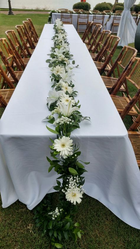 Wedding Table Garland Flowers, Table Garland Ideas, Flower Table Garland, Garland Centerpiece Wedding, Table Garland Wedding, Deco Table Champetre, Long Table Centerpieces, Wedding Table Garland, Majlis Perkahwinan