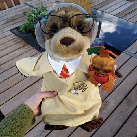 BAB build a bear st louis zoo otter in harry potter costume • styled by @bellybabnfriends on Instagram Build A Bear Otter, Harry Potter Build A Bear, Build A Bear Aesthetic, Harry Potter Mandrake, St Louis Zoo, Build A Bear Outfits, Spiderman Art Sketch, Bear Halloween, Emotional Support Dog