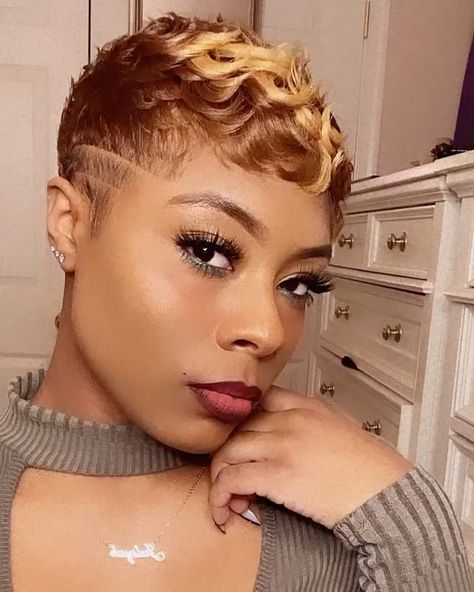 Auburn Pixie Haircut Black Women, Two Tone Pixie Cut, Light Brown Pixie Haircut, Pixie Natural Hair, Auburn Pixie, Black Pixie Cut, Diva Hair, Women Pixie Cut, Blonde Pixie Haircut