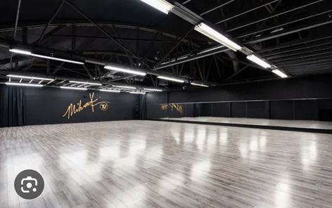 Dance Fitness Studio Design, Dance Locker Room, Dance Studio Luxury, Dance Studio Locker Room, Industrial Dance Studio, Black Dance Studio, Wellness Boutique, Home Dance Studio, Dance Studio Design