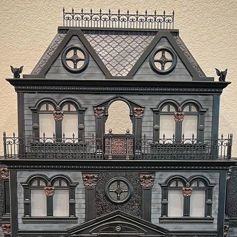 Spooky Curtains, Haunted Mansion Diy, Witch Dollhouse, Halloween Bricolage, Spooky Dollhouse, Doll House Makeover, Haunted House Craft, Haunted Manor, Haunted Doll House