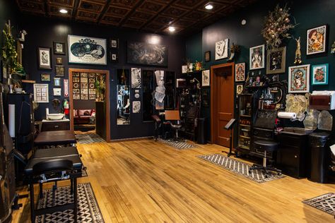 Woman-Owned Tattoo Shop Moving From Ukrainian Village To Andersonville, Taking Over Former Mary's Attic Space Eclectic Tattoo Shop, Tattoo Shop Setup, Traditional Tattoo Shop Interior, Tattoo Parlor Interior, Tattoo Parlor Aesthetic, Tattoo Studio Aesthetic, Tattoo Shop Aesthetic, Ukraine Tattoo, Shop Remodel