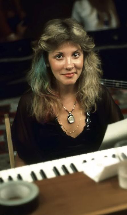 Stevie Nicks Young Pictures, Stevie Nicks Hair, Cat In The Dark, Stevie Nicks Young, Stephanie Lynn, Stevie Nicks Style, Black Hair Dye, Stevie Nicks Fleetwood Mac, Women Of Rock