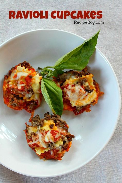 Get the kids in the kitchen and have them make Ravioli Cupcakes for dinner! - from RecipeBoy.com Baked Ravioli, Kid Friendly Meals Dinner, Ravioli Bake, Kid Friendly Dinner, Weeknight Dinner Recipe, Muffin Tins, Muffin Tin, Cup Cakes, Yummy Appetizers