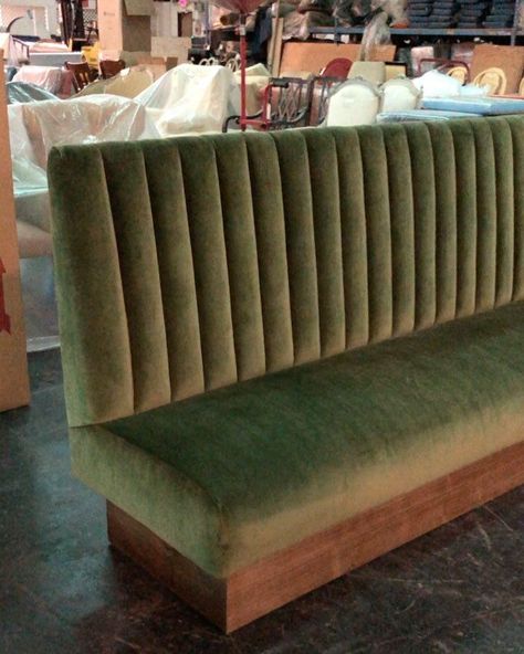 Banquette Restaurant, Seating In Kitchen, Booth Seating In Kitchen, Banquette Ideas, Dining Room Banquette, Built In Bench Seating, Booth Seat, Corner Banquette, Dining Booth