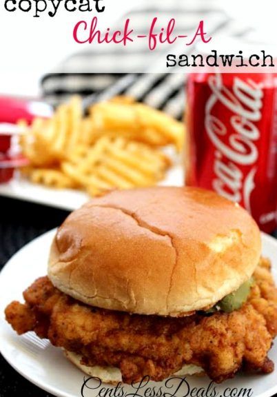 Copycat Chick-fil-A Sandwich recipe - CentsLess Meals Chick Fil A Sandwich Recipe, Copycat Chick Fil A Sandwich, Chik Fil A Chicken, Chick Fil A Sandwich, Chicken Salad Sandwich Recipe, Copycat Chick Fil A, American Fast Food, Baked Chicken Nuggets, Buttermilk Fried Chicken