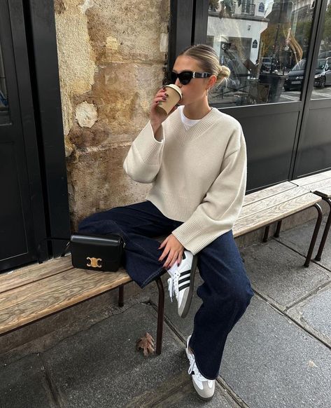 ☕️ @marine_diet | Instagram Denmark Street Style, Looks Adidas, Adidas Samba Outfit, Winter Date Night Outfits, Jeans Trend, Samba Outfit, Adidas Sambas, Look Adidas, Skandinavian Fashion