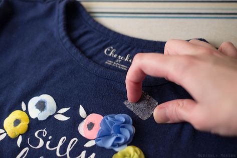 How to Remove Sticker Residue on Clothing - even after washing and drying! I've saved a handful of my daughter's shirts this way! Remove Duct Tape Residue, Remove Tape Residue, Get Stickers Off, How To Remove Adhesive, Remove Sticky Labels, Remove Sticker Residue, Window Cleaning Tips, How To Remove Glue, Organizational Tips