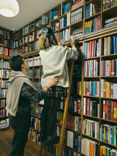 Bookstore Date, Library Photo Shoot, Growing Old Together, Yt Channel, Aesthetic Boy, Couple Photo, Sweet Couple, Night Aesthetic