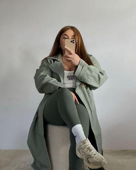 Katarzyna on Instagram: "obsessed with beige tones in new NB 530! @spartoogram | AD #pinterestinspired #pinterestideas #pinterestoutfits #pinterestoutfitinspo #pinterestgirl #mirrorselfie #cozystreetwear #cozyaesthetic #cozyhome #pinterestfashion #parisianamour #parisianstyle #streetstyleinspo #beigeaesthetic #beigetones #springfashion #thenoisetier #nooart #llemerci #thecoldsoul #estbysol #estetvisual #aestbyheart" Nb 530 Beige, 530 Outfit, Nb 530, Cozy Streetwear, Beige Outfit, Beige Tones, Cozy Aesthetic, Beige Aesthetic, Pinterest Outfits