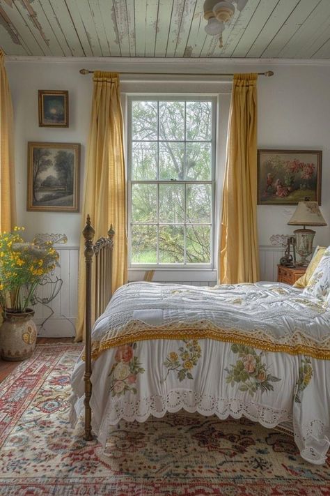 Old Southern Homes Interior, Southern Bungalow, Vintage French Bedroom, Yellow Bedroom Walls, Cottage Core Bedroom, Cottage Rooms, Old Southern Homes, Vintage Bedroom Ideas, Bedroom Ideas Inspiration