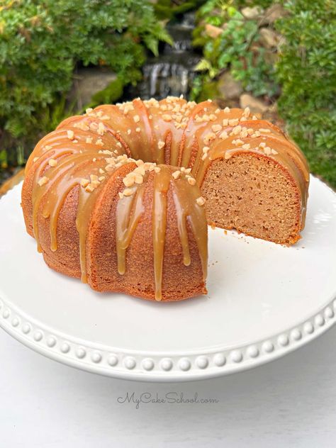 Applesauce Cake Banana Pound Cake, My Cake School, Sweet Potato Pound Cake, Fall Cake Recipes, Sour Cream Pound Cake, Applesauce Cake, Pumpkin Spice Cake, Fall Cakes, Gingerbread Cake