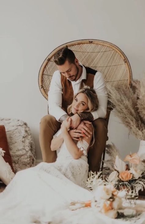 Indoor Elopement, Fun Wedding Photo Ideas, Boho Bride And Groom, Boho Photoshoot, Mommy And Me Photo Shoot, Boho Lounge, Boho Chair, Peacock Chair, Studio Poses