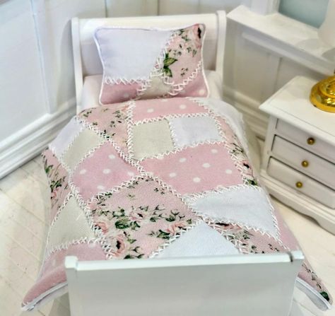 Dollhouse Miniature 1:12 Bedding/ Crazy Quilt /Sham/ Slow Stitching | eBay Doll Bed Diy, Dollhouse Bedding, Dollhouse Nursery, Dollhouse Bed, Bed Diy, Doll Bed, Crazy Quilt, Quilted Sham, Diy Dollhouse Furniture