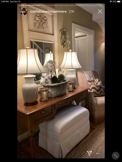 Bench Foyer, Table With Chairs, Foyer Table, Foyer Decorating, Entryway Decor, Entryway Tables, Entryway, Bench, Doors