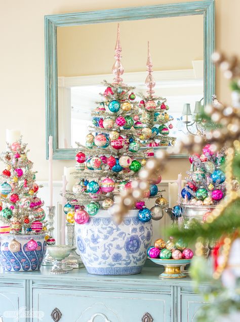 Anthropology Christmas Tree, Love At Christmas, Vintage Pink Christmas, Porcelain Decor, Chinoiserie Christmas, Thrift Store Decor, Glam Christmas, Rustic Glam, Christmas Inspo