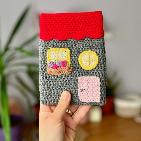 Crocheted House Kindle Cover Pattern finished today🏠 Tutorial to follow. #crochethouse #crochethousekindlecover #crochetkindlecover #legolitalunacrochet Crochet Kindle Sleeve Pattern, Crochet Kindle Case, Crochet Kindle Sleeve, Ice Cream Cozy, Crochet Cover, Kindle Sleeve, Kindle Cover, Kindle Case, Cup Cozy