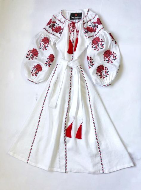 Bohemian Schick, Roses Embroidery, Traditional Mexican Dress, Ukrainian Vyshyvanka, Ukrainian Clothing, Ukrainian Dress, Dresses For Pregnant Women, Maxi Dress White, Folk Dresses