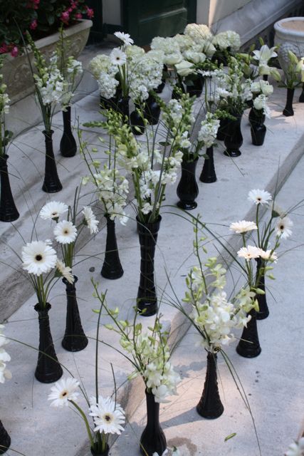 Black And White Party Decorations, Black And White Centerpieces, Bud Vases Wedding, White Party Decorations, Black And White Wedding Theme, Black White Parties, White Wedding Decorations, White Centerpiece, White Wedding Theme