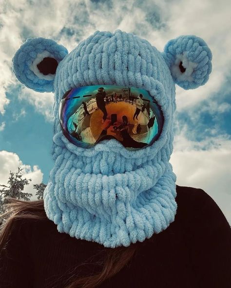 MIRKA with love | Posebna porudžbina- Model "Frog" u svetlo plavoj boji 🏂🏼🥽⛰️⛷️❄️📸 ⠀⠀⠀⠀⠀⠀⠀⠀⠀⠀⠀ ⠀⠀⠀⠀⠀⠀⠀⠀⠀⠀⠀⠀⠀⠀⠀⠀⠀⠀⠀⠀⠀⠀⠀ ⠀⠀⠀⠀⠀⠀⠀⠀⠀⠀⠀⠀⠀⠀⠀⠀⠀⠀... | Instagram Crochet Helmet, Crochet Ski Mask, Ski Balaclava, Balaclava Crochet, Ski Mask, Cute Crochet, Snowboarding, Skiing, With Love