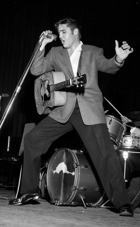 Elvis 68 Comeback Special, Elvis Presley Family, Milton Berle, Sun Records, Young Elvis, Elvis Presley Pictures, Elvis Presley Photos, Priscilla Presley, Lisa Marie Presley