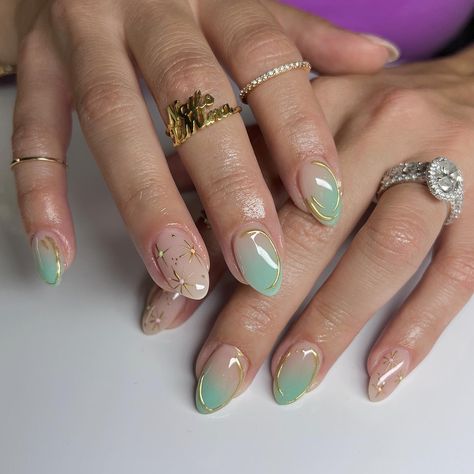 Gold And Mint Nails, Mint Green Nails Almond Shape, Pale Mint Green Nails, Nails Mint Green Design, Pista Colour Nail Art, Mint Green Aura Nails, Lavender Mermaid Nails, Pastel Mint Green Nails, Spring Nails Mint Green