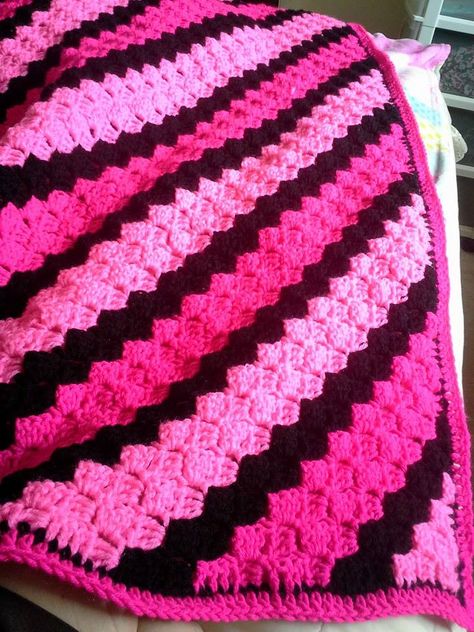 Love c2c but this c2c made by Brenda in these pinks is just awesome! Red And Black Afghans, Red And Black Baby Blanket Crochet, Pink And Black Crochet Blanket, Hot Pink Crochet, Crochet Blanket Pink, Crochet Skull With Pink Blankets, Vintage Crochet Dress, Pink And Black Granny Square Blanket, Crochet Dress Patterns