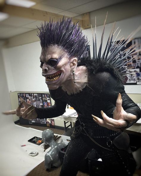 17.6k Likes, 198 Comments - Everything SFX (@sfxatlas) on Instagram: “Repost from @holland_miller with this badass Ryuk Test makeup, before digital face replacement.…” Ryuk Cosplay, Bad Friendship, Prosthetic Makeup, Mr Krabs, Jessica Nigri, Emo Kid, Skull Face, Anime Costumes, Cosplay Makeup