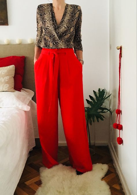 Outfit Pantalon Rojo, Cropped Pants Outfit, Kingdom Hall, Pants Outfit Fall, Trouser Outfit, Outfit Fall, Beautiful Fashion, Pants Outfit, Jean Outfits