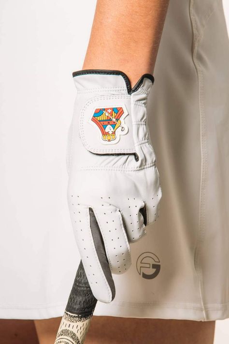 FORAY x ASHER Queen Golf Glove - White | Foray Golf Golf Clubs For Women, Golf Gloves Women, Golf Club Sets For Women, Womens Golf Gloves, Glove Outfits, Pink Golf Glove, 2023 Lifestyle, Queen Of Clubs, Gloves Aesthetic