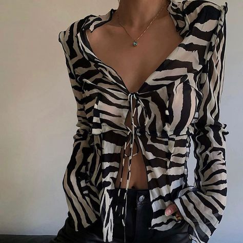 RAT & BOA on Instagram: “Alice @itsalicewang wearing our new ‘Zephyr’ blouse 🦓 Available online now at www.ratandboa.com #ratandboa” Looks Street Style, Tie Front Blouse, Mode Inspo, Fits Inspo, Mode Inspiration, Summer Fits, Outfits Casuales, Fashion Killa, Clothes Outfits