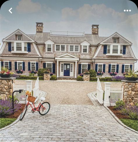 Nantucket House, Coastal Granddaughter Aesthetic, Coastal Cowgirl Aesthetic, Outfit Inspo Beach, Rhode Lip, Aesthetic Beachy, Preppy House, Granddaughter Aesthetic, Hamptons Aesthetic