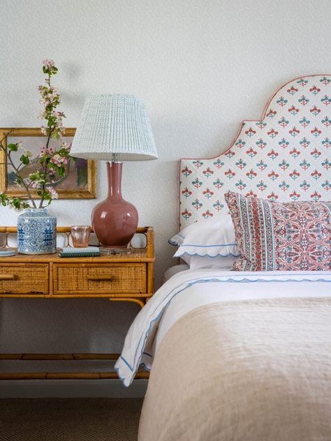 Sean Symington, Feminine Room, Cotswold Cottage, Country Style Interiors, Built In Banquette, Pretty Cottage, Glam Pad, Loft Bedroom, English Country Style